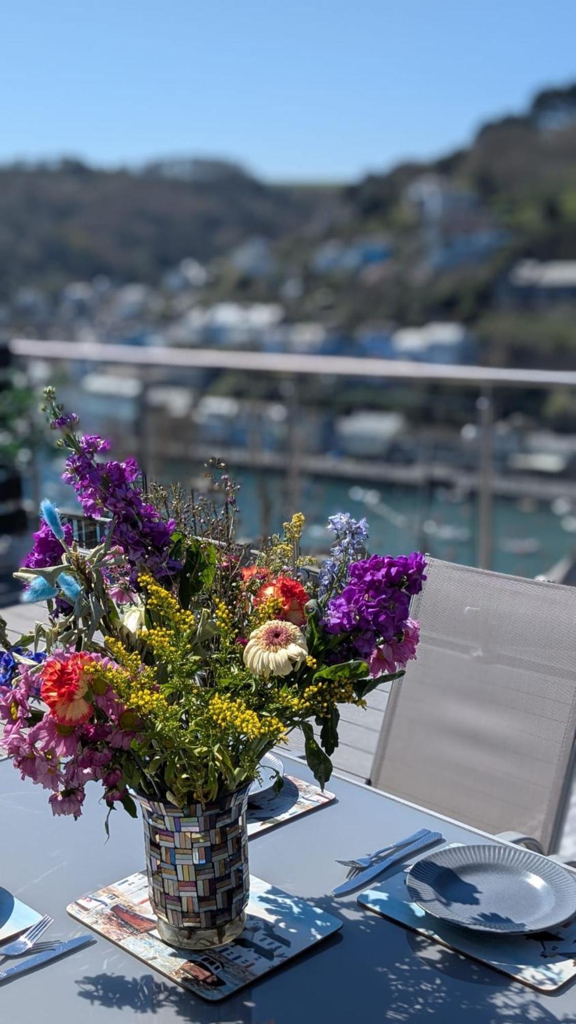 The Hillocks, Looe - Two Bedroom House With Fabulous Views Of Looe Town And Harbour Bagian luar foto